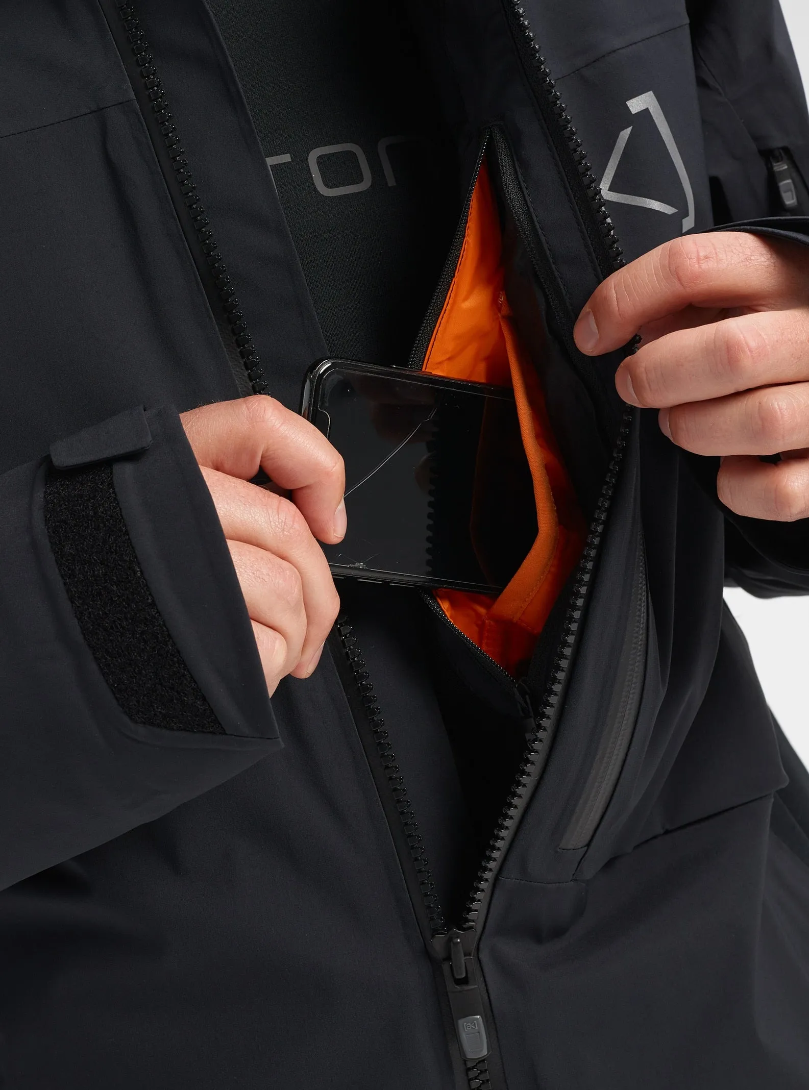 [ak] GORE-TEX Helitack Stretch Snowboard Jacket 2022